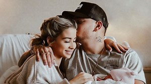 First Pic! Kane Brown & Katelyn Jae Welcome Baby Girl