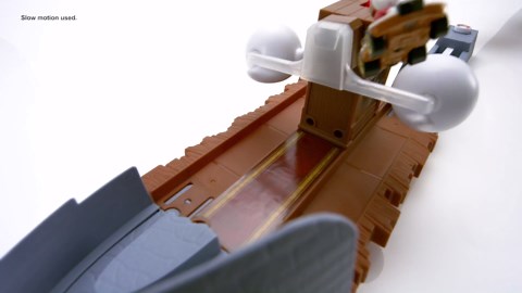 Hot Wheels Mario Kart Track Set & Toy Car, Thowmp Ruins Playset with Luigi Kart Vehicle & Pull-Back Launcher