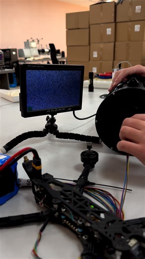 Raptor Drone on Instagram: "FPV дрони + котушка оптоволокна - одне з найголовніших знарядь у бойових умовах на сьогодні 👌 Ми виготовляємо оптоволоконні котушки та дрони, спеціально та ергономічно спроектовані для якісного виконання бойових завдань! 😎 Для замовлення та консультації - пишіть нам у приватні повідомлення 📨 #дрони #військовідрони #fpv #оптоволоконнікотушки #україна"