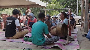 This Walkabout Asia story was a collaboration with Pusaka and supported by Malaysia Reform Initiative - MARI Mak Yong is a Malay dance-drama that is currently performed in the northern Malaysia state of Kelantan and Terengganu. It is traditionally staged in the round, which allows the audience to surround the performance and experience the event from multiple perspectives. The close proximity provides an immediate connection between the performers and the audience to which allows the members of 
