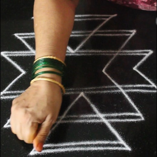 muggulu using lines #fbreelsvideo #rangoli #muggulu #kolamdesign Music - Facebook Creator Studio Title: Makelara (feat. Prashanth Techno) Artist: Keerthana Vaidyanathan | Rangoli sans dots