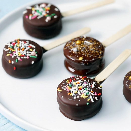 589K views · 6.5K reactions | One taste and you'll be stuck dreaming about these creamy cheesecake pops! Listen to The Aces on Spotify: spoti.fi/2juRIni Full Recipe: taste.md/2zJdFFm | Tastemade | Facebook