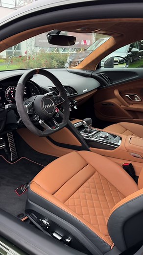 Is the Audi R8 Exclusive worth 224.900 €?