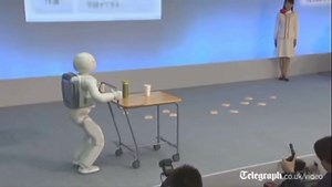 En l'an 2000, la société japonaise 🇯🇵 Honda Motor présentait son Robot Asimo : À l'époque, c'était le tout premier robot humanoïde au monde, capable de marcher de façon réaliste. 🔥24 ans plus tard, Asimo a eu de nombreux descendants : Optimus Tesla, Figure 01, Atlas de Boston Dynamics, Halodi, Xiaomi, Sophia de Hanson Robotics, etc 📍Pour info, le robot ASIMO a été officiellement mis à la retraite par Honda le 31 mars 2022 lors d'une cérémonie officielle. | Edith Brou