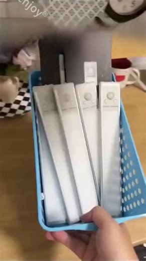 🎄 WEIHNACHTSZAUBER VOR IHRER HAUSTÜR! 🎄 🔥 LED-LEUCHTEN MIT BEWEGUNGSSENSOR – DER LIEBLINGSGADGET DES WEIHNACHTSMANNS! 🔥 ✨ AUTOMATISCHES LEUCHTEN – Leuchtet auf, wenn der Weihnachtsmann sich nähert! 🎅✨ ✨ ENERGIESPAREND – Leuchtet die ganze Saison lang für nur wenige Cent! 💰 ✨ WETTERFEST – Trotzt Schneestürmen und Eisregen! ❄️ ✨ 1 MINUTE INSTALLATION – Kein Elektriker erforderlich! ⚡ 🌟 IHR ZUHAUSE WIRD ZUM MÄRCHEN DER NACHBARSCHAFT! 🌟 💥 PERFEKT FÜR: • Weihnachtsdekoration 🎁 • Sicherheit 