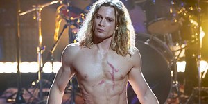 Sam Reid's The Vampire Lestat Rockstar Transformation Revealed In AMC's Interview With The Vampire Season 3 Teaser