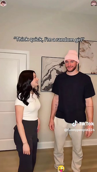 I’m a random girl😂😂#funnyvideos#prank#fyp#haha#viralvideo | prank funny video