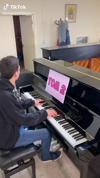 Giorno's Theme Masterfully Played on Four Pianos