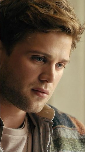 Somebody's watching Leo. #PrimeTarget