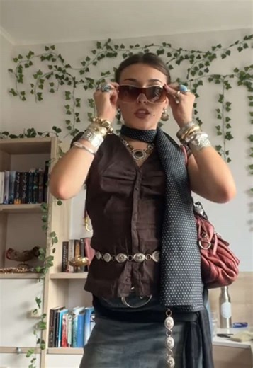 Chic and Vintage Maximalist Outfit Inspiration