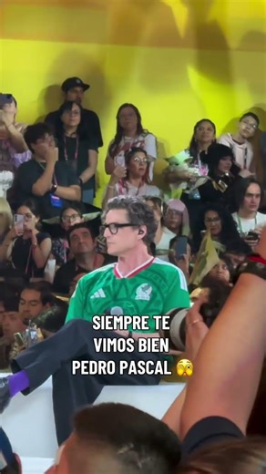 Pedro Pascal at #CCXP was definitely what we needed 🫣💥👀