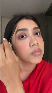 What makeup to wear for a bright outfit