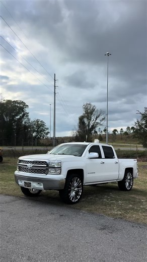 High Class Show with New Body Chevy Features