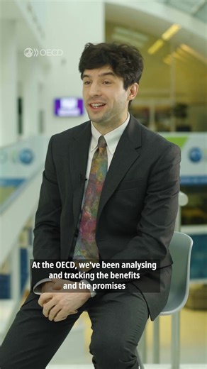 How is Generative #AI impacting education? Research findings suggest that #GenAI can support learning when guided by clear teaching principles. But if designed or used without pedagogical support, outsourcing tasks to GenAI can only enhance student performance without leading to real learning gains. The OECD’s latest Digital Education Outlook presents emerging evidence on its impact in classrooms across the world. See what can be done to ensure that GenAI is meaningfully used in education: https