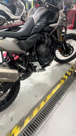 Montamos colectores y repro con kit Motosuarez. El humo es por la grasa que usamos para montar los colectores sin forzar nada