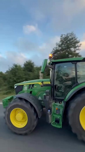 #fyp #flatout #johndeer #tuckwells #power #views @AshBaldry @Tuckwells @John Deere