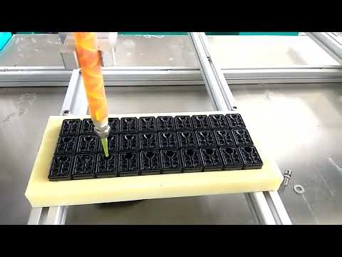 This is a single-head potting machine designed for potting the covers of storage batteries.