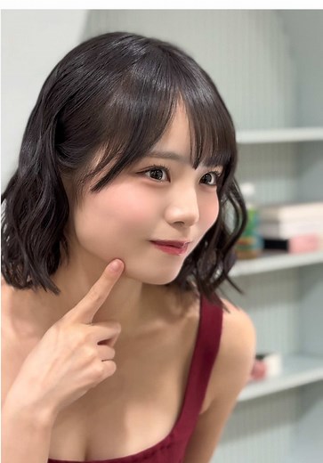 昨日開催された、 織莉叶『B.L.T.』掲載記念イベントの様子をちょびっとお届け✨ 今回は撮影衣装を意識した赤ドレス織莉叶ちゃんでした🐈‍⬛💫 沼りすぎ注意です⚠️🚨 @織莉叶さん #B.L.T. #ゼロイチファミリア