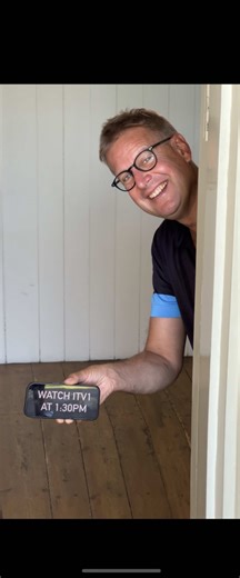 Subtle… Catch us on ITV1 from 1:30 for the last leg of the July Festival 👀 #ITVRacing #askingforsigns