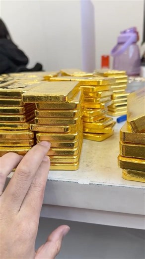 I hope all of this can manifest in my life. #goldfactory #goldbar #goldcollector