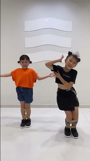 足にガムテープ巻いてHabit踊れるかチャレンジしたらまさかの結果に…！ #Shorts