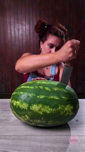 No Knife? How to Eat Watermelon Without Cutting It - Summer Life Hack! 🍉😮