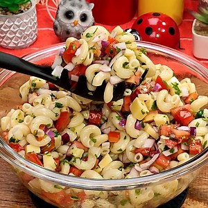 Ensalada perfecta con pocos ingredientes fácil y rápida de hacer. | Cocina y Sabor