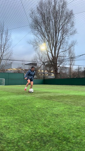 Ball Mastery 💫🔥 . . #football #footballcoaching #ballmastery #skills #training