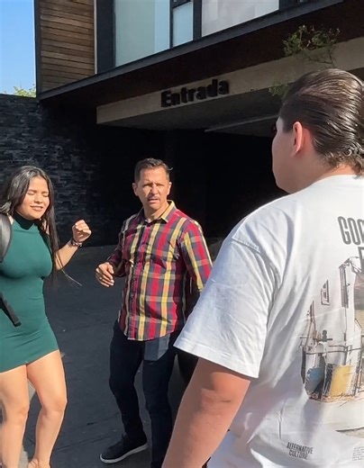 Seguimos a su hermosa novia y la encontramos con su maestro en plena movida | Porque No Se Me Ocurrió Antes