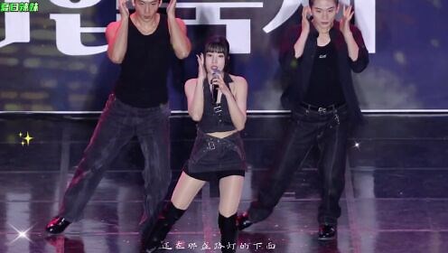 性感美女热舞，极致诱惑，身材火辣无比真好看，这谁顶得住！