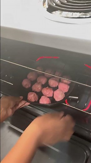 Stuffed Turkey Meatballs and Homemade Garlic Bread the Pampered Chef Way! ‪@pc_courtney_corner‬