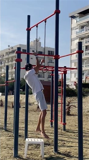 One-hand pull-up #calisthenics