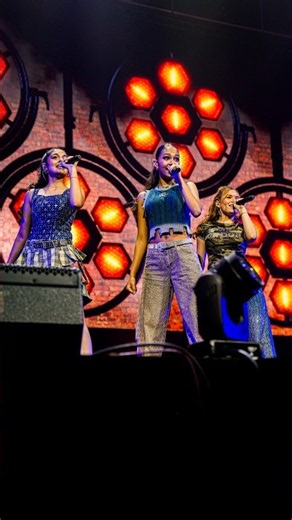 ICONIC TOEN EN NU! 😱 | HET GROTE JSF CONCERT 🎤