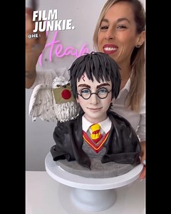 Baker creates a HARRY POTTER cake! 🤩 | Film Junkie