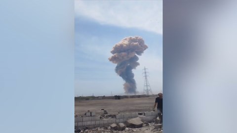 Ammonium nitrate explosion hits port in Iran