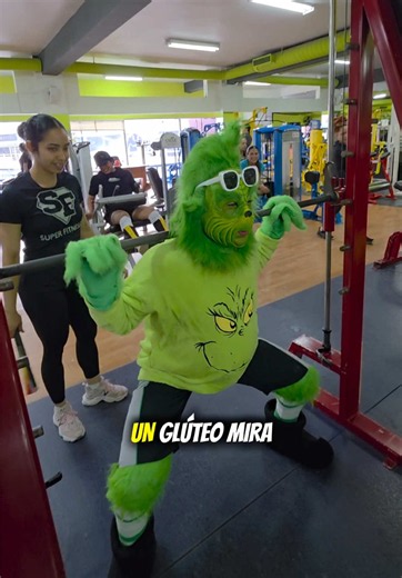 El Grinch: quiero ponerme mamadísimo en 12 horas 😌💪✨ El coach: haz 3 series El Grinch a los 2 minutos: bye🚶‍♂️💚🤡 #Grinch #GymLife #ModoMeme #SinCondición #ParaTi