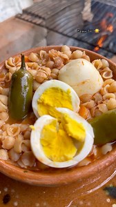 Sopa de pasta con huevos duros y chiles en vinagre #SopaDePasta #huevoduro #chilesenvinagre | Maggy Sol