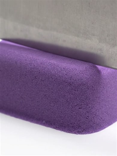 No music, just pure satisfaction 🤤🔪 Wait for the crumble... 1 to 10? 👇 #oddlysatisfying #asmr #kineticsand #satisfyingvideo #relaxing #stressrelief #visualasmr #calm #fyp #foryoupage #viral #usa #canada #uk #tiktok #tiktokviral #tiktokindia