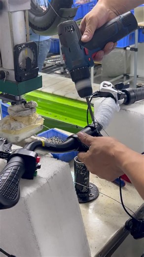 Ebikes factory on Instagram: "ebike handlebar installation(The video has been edited and does not represent the complete process.)#ebikefactory #bikemanufacturer #ebike #electricbikes #ebikestagram"