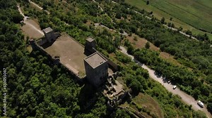 Drone Château de Puivert, 11230 Puivert France, château cathare, dans l'Aude aux marches de l'Ariège