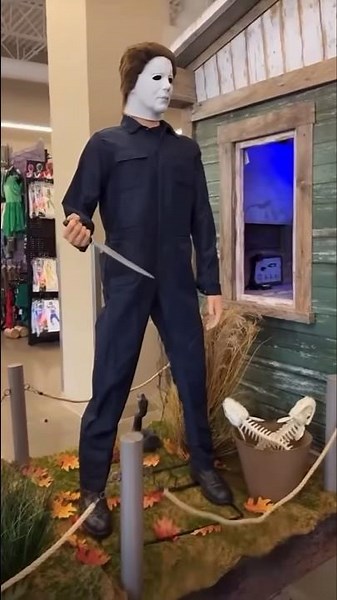 Michael Myers In-Store Demo! - Spirit Halloween 2026