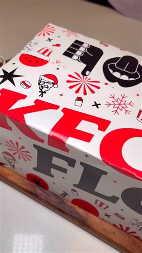 PSA, the Zinger Kebab is basically just a twister with tabouli. Not mad about it, I love a Zinger as much as the next person but it’s nothing to write home about it either 🤷🏼‍♂️ 📍 @kfcaustralia, Wynnum 📍 🍔 Zinger Kebab 🌯 #KFC #brisbaneburgerquest #blokesandtheirzingerboxes | Brisbane Burger Quest