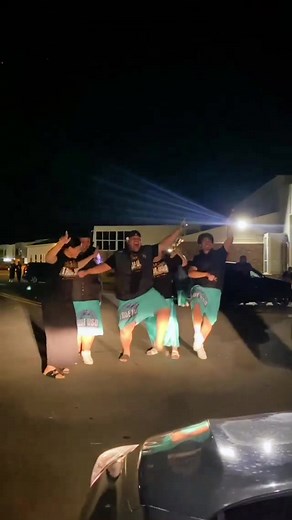 Leaving our show on a vibe. 🥰 #trueusosivaacademy #fyp #energy #sekivibes