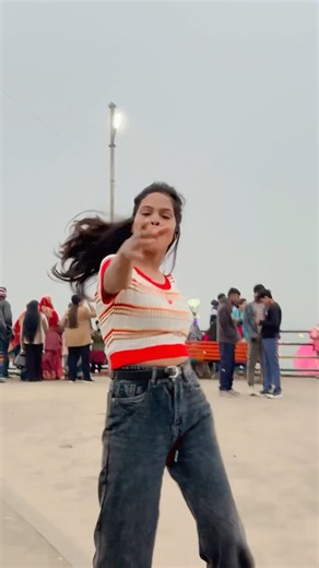 Goli chale che mar 😂 #bhojpuri #newsong #music #song #bhojapurihitsong #dance #folkdance