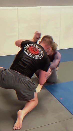 The girl has an attractive body that makes the guy lose focus #grapplinggirls #wwewomen #struggling #girlfails #oktoberfest #mma_fighit #fypシ #foryou