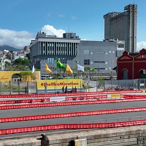 A maior competição de veículos ultraeficientes do Brasil, a Shell Eco-marathon, é um exemplo de como a diversidade e a inclusão impulsionam ainda mais jovens que se interessam pela ciência. Durante quatro dias, estudantes de universidades do Brasil e da América Latina reconhecem a pluralidade de visões e histórias como elementos de inovação para o futuro da nossa sociedade. Saiba mais: https://go.shell.com/3e7E3yX #ShellEcoMarathon #EnergiaQueVemDaGente Descrição do vídeo #PraCegoVer: vemos cena