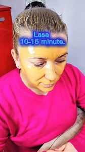 Masca pe care o poti face acasa cu ingrediente simple – hranire intensiva pentru ten uscat Masca cu galbenus – hranire si catifelare rapida Beneficii: – Galbenusul este bogat in vitamine si grasimi naturale care lasa pielea mai catifelata. – Uleiul de masline hraneste si face pielea mai supla. – Bicarbonatul curata usor si aduce luminozitate imediata. – O masca rapida, simpla si accesibila tuturor. Ingrediente: – 1 galbenus de ou – 1 lingurita ulei de masline – Un varf de cutit bicarbonat de sod