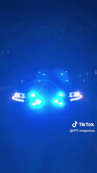 Toyota Land Cruiser🚨🔥 - HHS3200 - STS USA - Venom Lowfreq 2 Pcs - T3M Blue 6 Pcs - T3M Red 2 Pcs Yuk yg mau bisa langsung DM atau WA kita yaa. Cek keranjang kuning buat varian lainnya!! @911.Response menyediakan berbagai sirine-strobo: - Whelen - Senken - Pioneer - Feniex - Code 3 - Landun - ION, dll WA: 08119002119 #911 #911response #whelen #siren #pioneer #gipol #fyp #dishub #polri #polripresisi #ambulance #moots #xyzbca #4upage #4u #lewatberanda #Ramadan #puasa #masukberanda