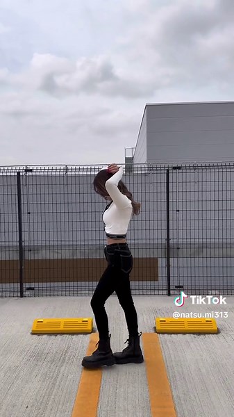 へそ出しとかって何歳まで許されるんだろう🤣 #ギャルコーデ #春夏コーデ #おすすめ