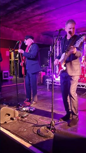 nine below zero dont point your finger at the guitar man live swansea 2024